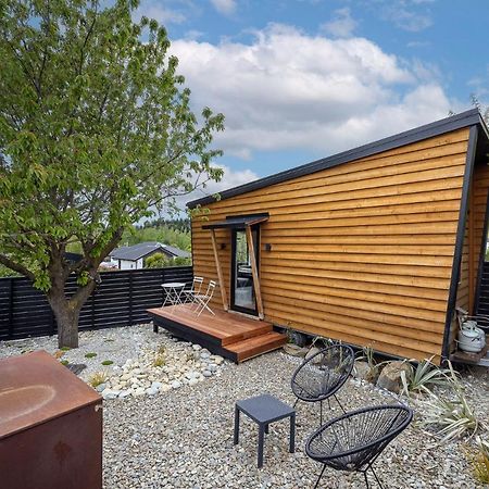 Apartmán Tiny House With Mountain Views, Indoor And Outdoor Fire, Private Courtyard Garden Wanaka Exteriér fotografie