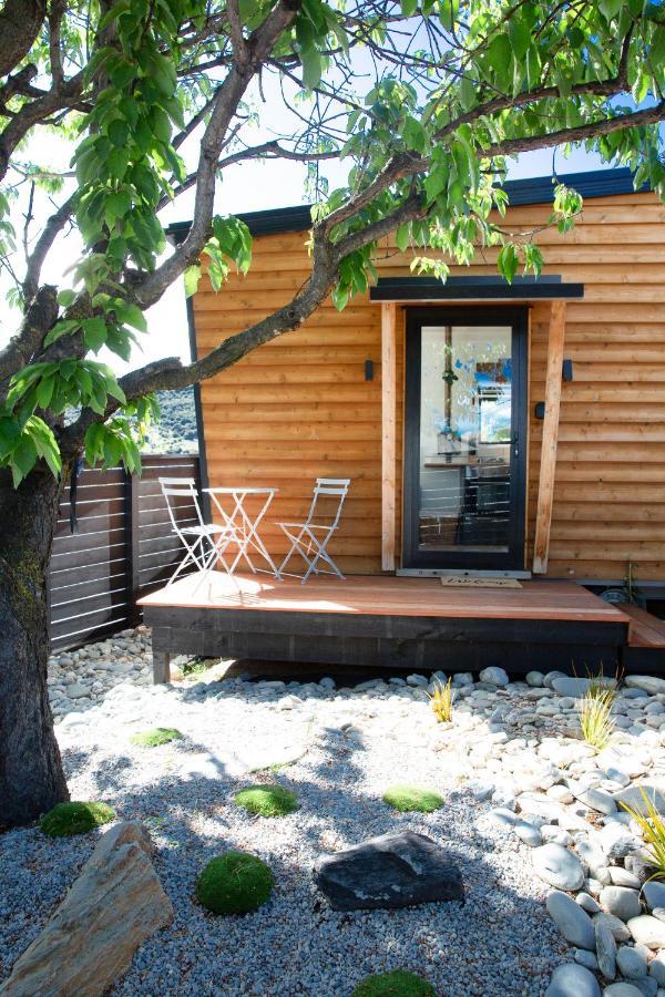 Apartmán Tiny House With Mountain Views, Indoor And Outdoor Fire, Private Courtyard Garden Wanaka Exteriér fotografie