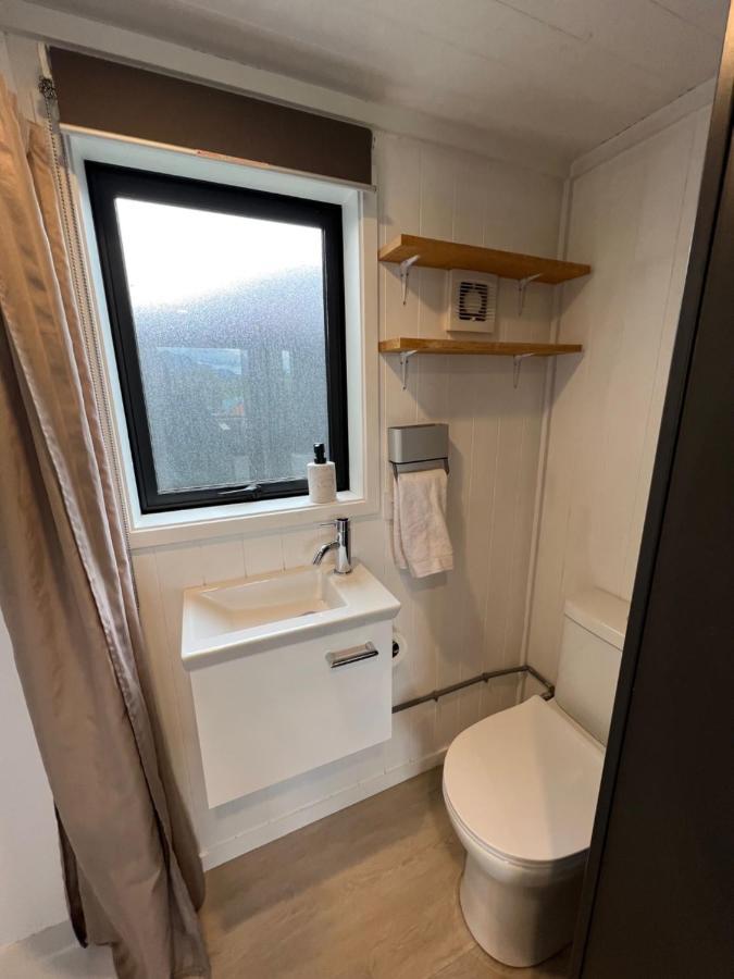 Apartmán Tiny House With Mountain Views, Indoor And Outdoor Fire, Private Courtyard Garden Wanaka Exteriér fotografie