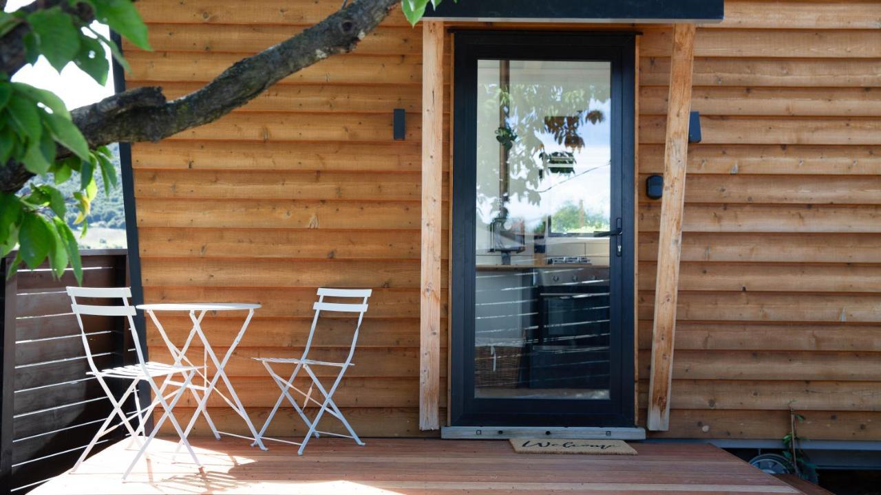 Apartmán Tiny House With Mountain Views, Indoor And Outdoor Fire, Private Courtyard Garden Wanaka Exteriér fotografie